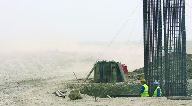 constructorii straini isi bat joc de noi pe miliardele noastre