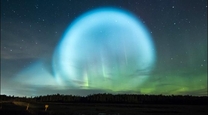 spectacol bizar pe cerul siberiei o sfera luminoasa a fost fotografiata si filmata de mai multa lume
