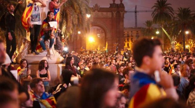 catalonia in unele orase din regiune a fost dat jos steagul spaniei