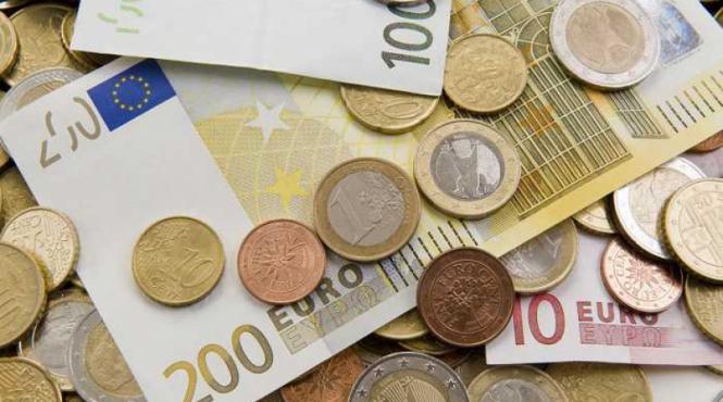 datorita evenimentelor din catalonia moneda europeana inregistreaza cel mai amplu declin din acest an