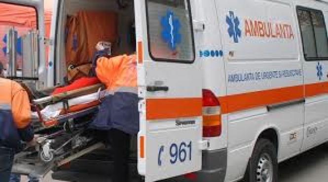 hunedoara doua persoane au fost ranite intr un accident pe drumul spre manastirea prislop