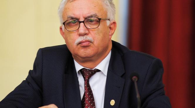 fostul sef al ccr augustin zegrean trimite sudori in irlanda capsunari in olanda si tir isti in germania