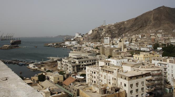 cel putin 5 soldati yemeniti au fost ucisi in doua atentate sinucigase in orasul aden