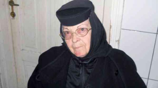 socant o maicuta de 79 de ani a fost batuta cu bestialitate de un fost politist
