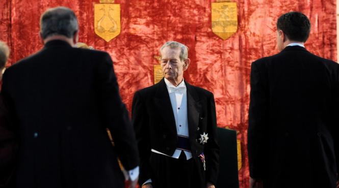 regele indragostit pana la lacrimi de romania