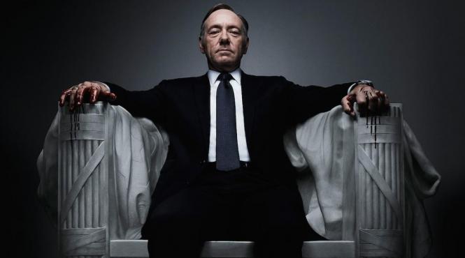 kevin spacey s a asezat pe tronul elisabetei a ii a