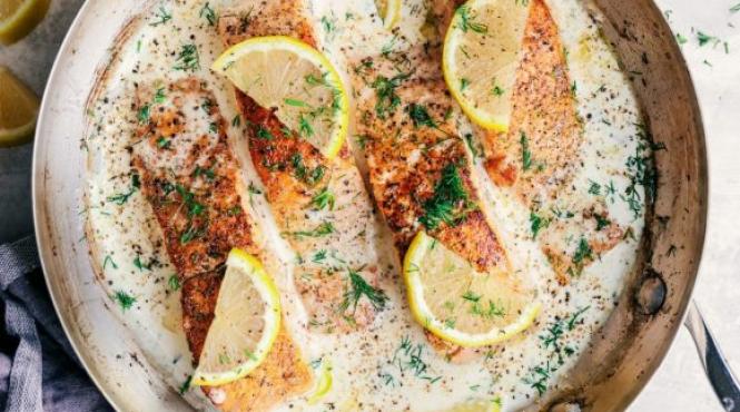 reteta zilei file de somon in sos cremos de smantana