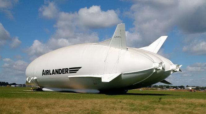 cea mai mare aeronava din lume s a prabusit 2 persoane au fost ranite