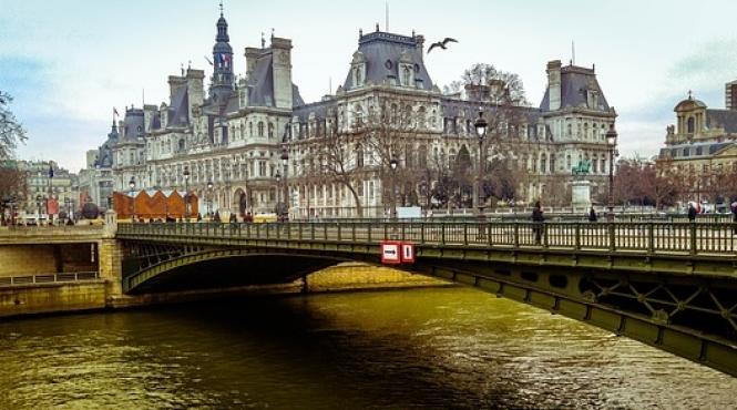 autoritatea bancara europeana eba isi muta sediul la paris