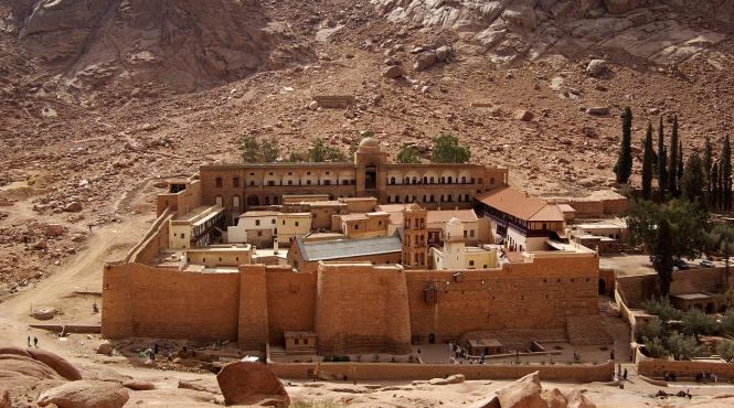 fortele aeriene ale egiptului au lansat raiduri dupa atacul terorist soldat cu 235 de morti