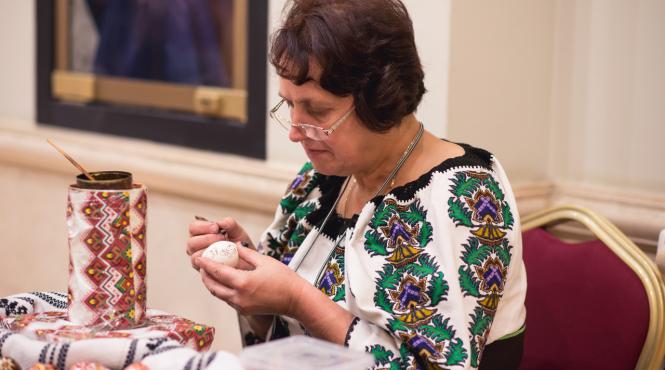 copiii au facut oale de lut in galeria comerciala the grand avenue