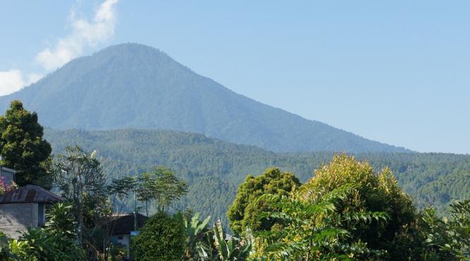 zeci de zboruri anulate pe insula bali dupa eruptia vulcanului agung