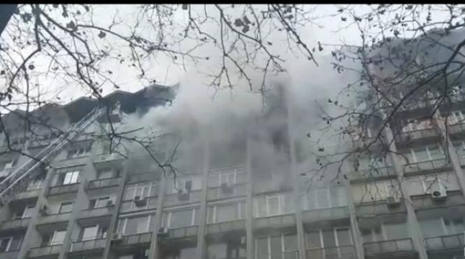 11 persoane au fost evacuate in urma incendiului din blocul de pe magheru