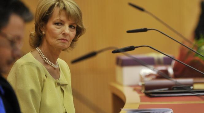 custodele coroanei va face o declaratie la ora 19 00 programul funeraliilor regelui mihai va fi anuntat miercuri