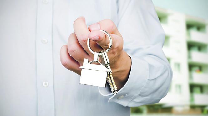 doar 8 000 de datornici si au dus cheile bancilor