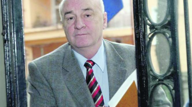 contract de milioane fara licitatie pentru un fost senator