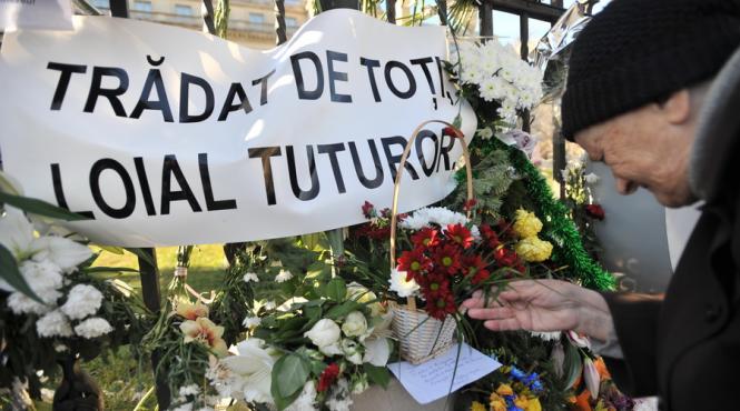 ministrul adjunct de externe al turciei la bucuresti pentru a i aduce un ultim omagiu regelui mihai i