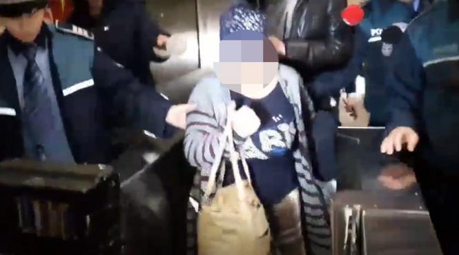politia capitalei femeia banuita de amenintare la metrou va ramana internata