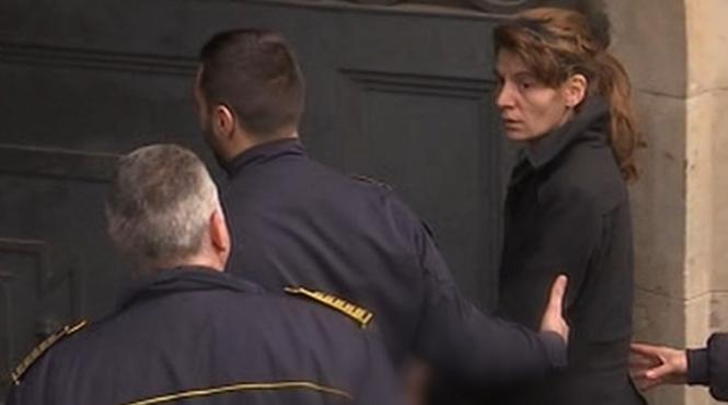 criminala de la metrou s a ales cu un nou dosar ea a agresat doi gardieni in spatele gratiilor