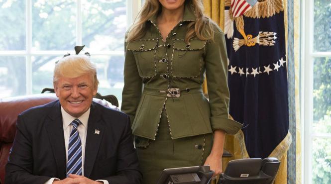 donald si melania trump in rolul de mesageri ai lui mos craciun