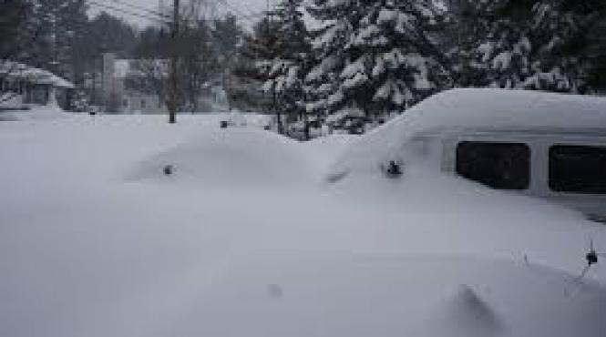 o femeie din rusia iesita pe balcon sa fumeze a fost luata pe sus de vant