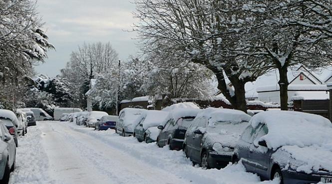 perturbari majore ale traficului in anumite parti ale regatului unit din cauza zapezii si ghetii