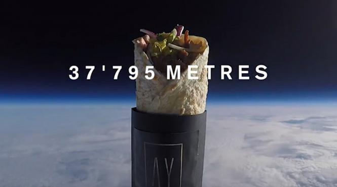 cum a fost trimisa o shaorma in spatiu video