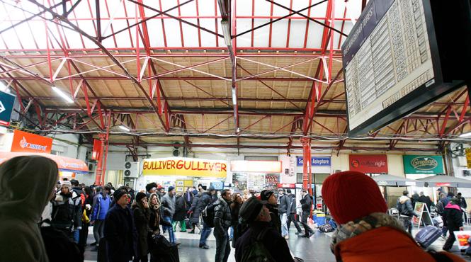 mai multe spatii comerciale din gara de nord evacuate din cauza datoriilor