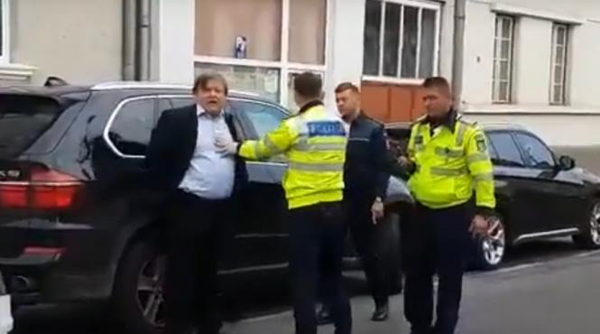 posibil atac mafiot in targu mures masina unui politist a ars complet