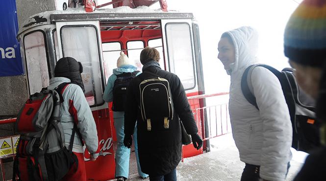 aproximativ 130 de turisti au ramas blocati in apropiere de babele