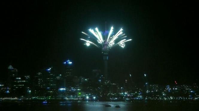 noua zeelanda a celebrat noul an cu un impresionant foc de artificii
