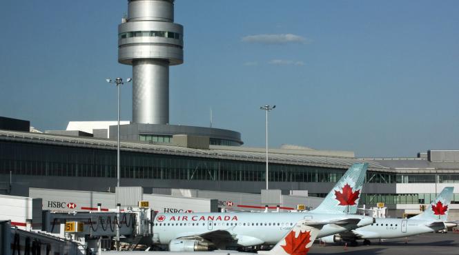 doua avioane s au ciocnit pe aeroportul din toronto