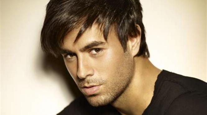 enrique iglesias si a lansat noul clip muzical el bano in colaborare cu bad bunny