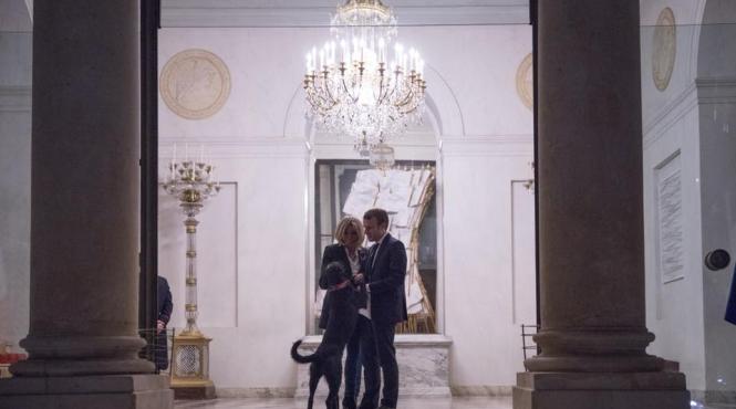 zvonul se confirma emmanuel macron a scris un roman erotic