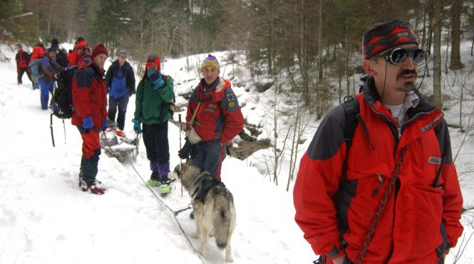 44 de oameni morti pe munte