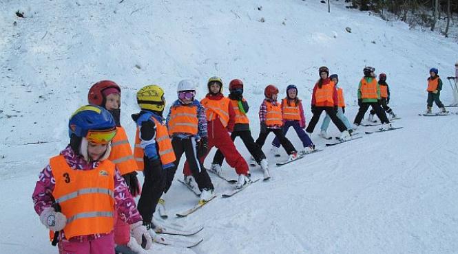 lectii de schi gratuite pentru copii in statiunea parang de ziua mondiala a zapezii