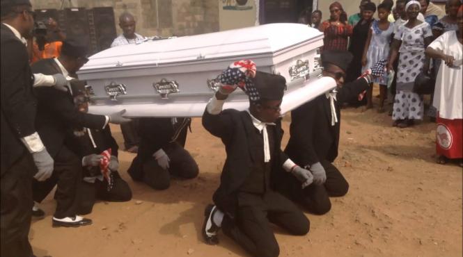 video socant care sunt noile tendinte in ceremoniile funerare din ghana