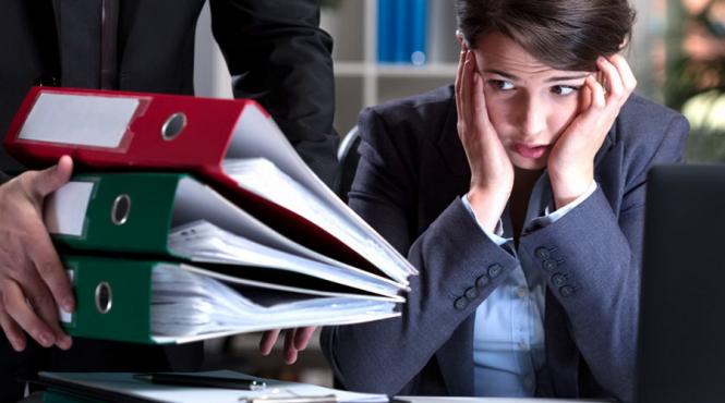 10 dintre romani hartuiti la job