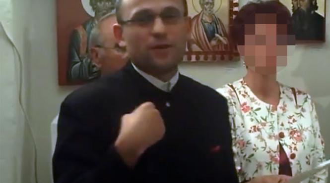 scandalul preotului care se masturba in fata elevilor se extinde vizata de ancheta este si diriginta