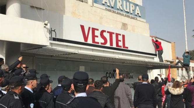 manifestanti ataca sediul unui ziar din nicosia care a criticat ofensiva turciei in siria