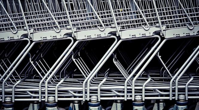 carrefour vrea sa concedieze 2 400 de angajati si sa faca investitii de 3 4 miliarde de euro