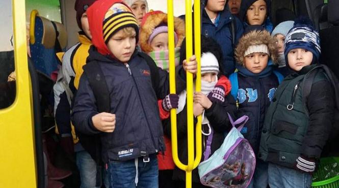 caz socant la tulcea copii sunt transportati ca sacii de cartofi in microbuzul scolar
