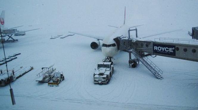 ninsorile abundente din japonia perturba traficul feroviar si aerian