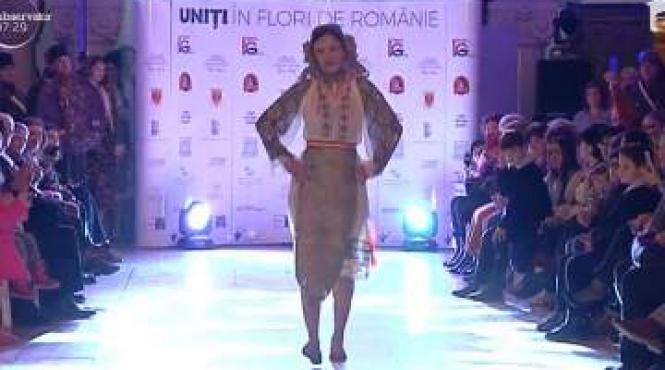 parada de costume populare vechi de 100 de ani