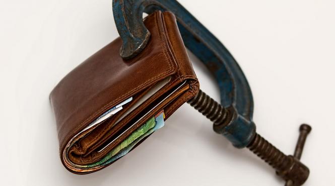 majorarea salariului minim loveste in profesiile liberale