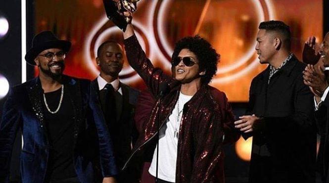 grammy 2018 bruno mars invingator la categoria record of the year