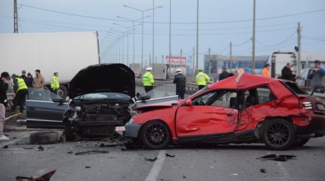 sase masini au fost avariate intr un carambol provocat de o soferita care nu a acordat prioritate