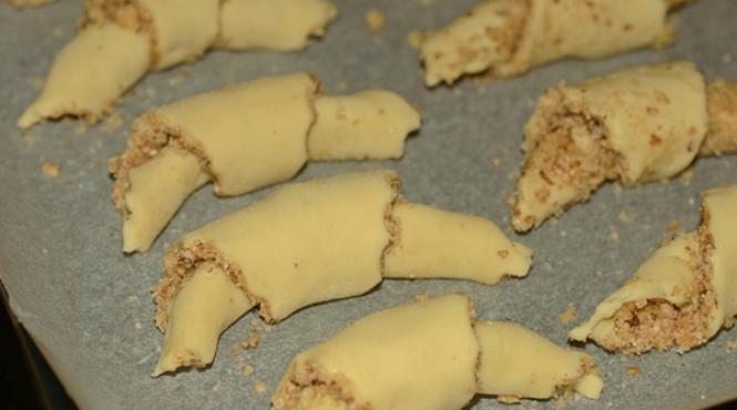 cornulete cu nuci pentru postul din ziua sfintilor trei ierarhi