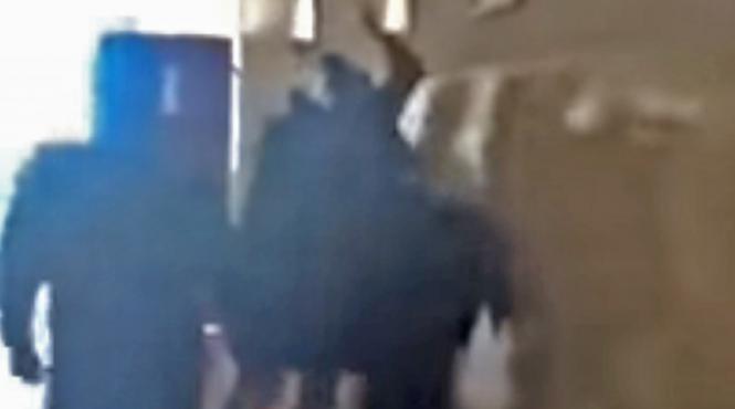 video scene socante intr o scoala constanteana un elev este snopit in bataie de doua mame