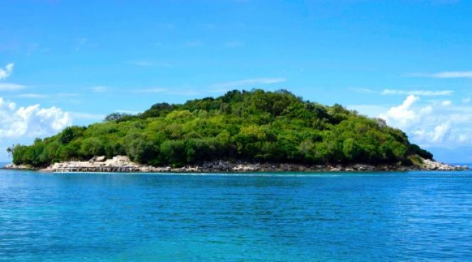 o insula cu doua cabane la un pret incredibil